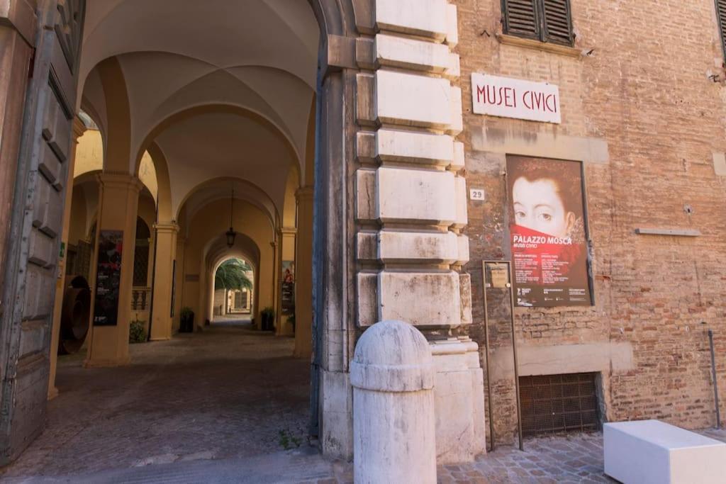 Apartment Rossini Vicino Al Teatro Rossini By Yohome
