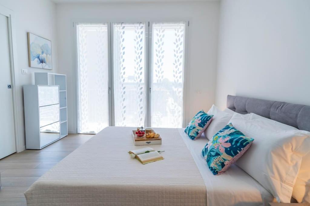 Apartment Rossini Vicino Al Teatro Rossini By Yohome *